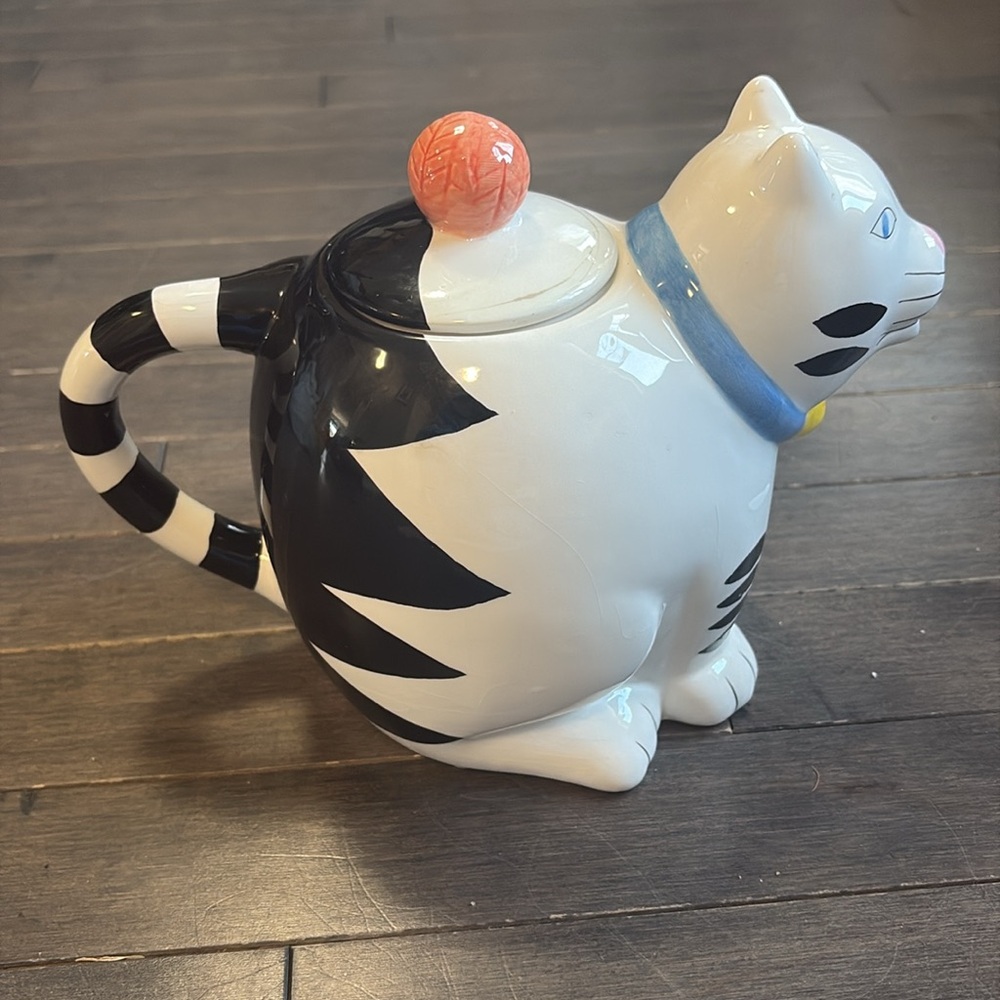 White and Black Cat with Pink Yarn Kitchen Basics Vintage Teapot - Picture 5 of 9